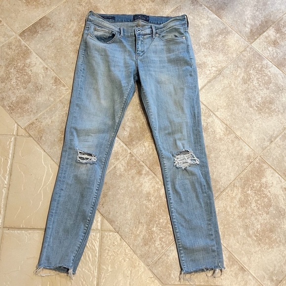 Lucky Brand Charlie Skinny distressed low rise light wash jeans size 6/28 - Picture 7 of 9